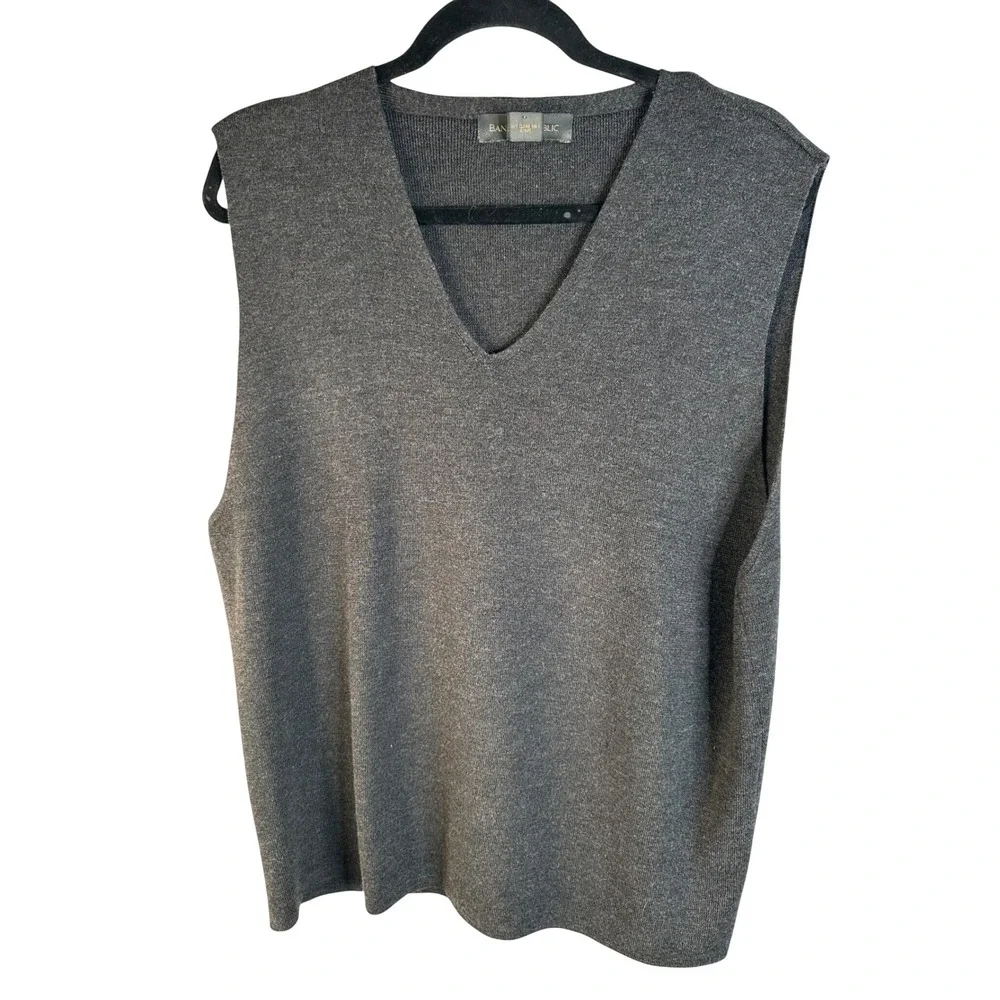 Banana Republic Men's Charcoal Gray 100% Merino Wool V-Neck Sweater Vest Large